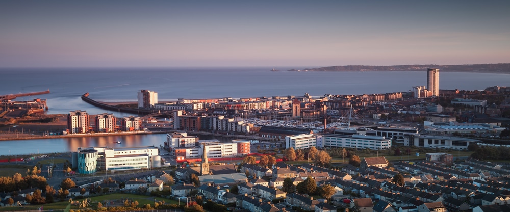 Advantages & Disadvantages of Living in Swansea